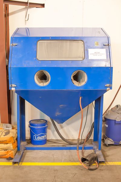 Vibratory finisher